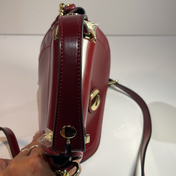 NWOT Unbranded Vegan Leather Crossbody Bag. Deep Red. Gold Hdwr. 7.5”X8”X2.5” - Picture 8 of 12